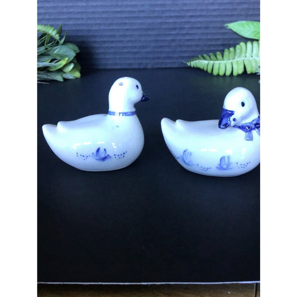 Vintage Delft Porcelain Duck Salt and Pepper Shakers - Picture 3 of 6